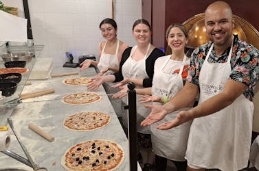 Aula de culinária de pizza com um chef local em Roma